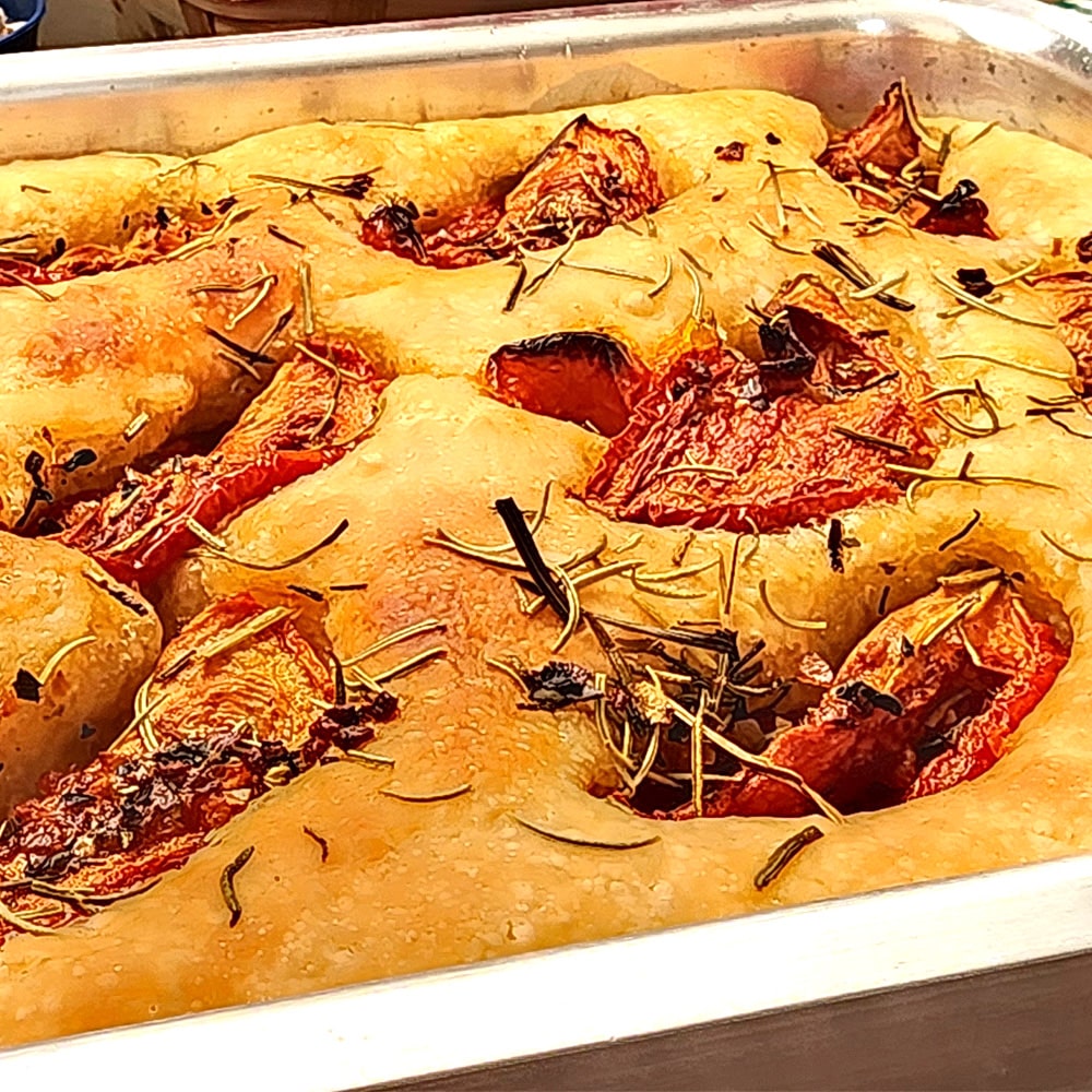 Focaccia com Tomate Seco e Alecrim