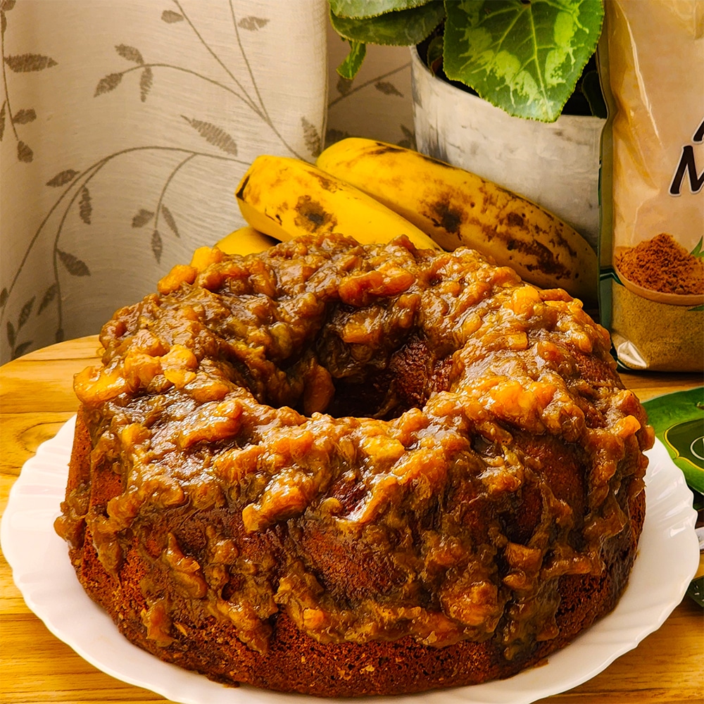 bolo de banana com açúcar mascavo e canela