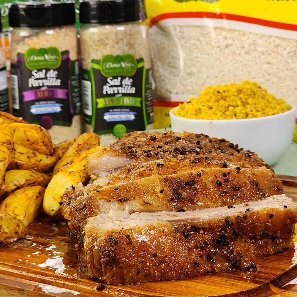 Carne Assada com Batatas Temperadas e Farofa de Alho