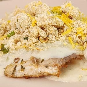 Peixe com Molho de Limão e Farofa de Banana